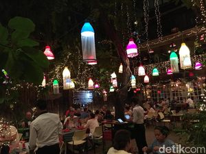 Restoran Tema Kondom Ini Didekorasi Serba Kondom dan Bawa Misi Sosial