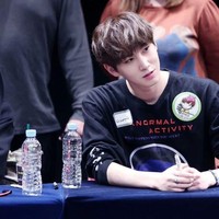 Shinwon PENTAGON punya dada dengan lebar 53 cm. Selain dada bidang, Shinwon juga memiliki perut sixpack yang sering dipamerkannya.  (Foto: Istimewa)