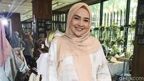 Konsisten! Ria Miranda Masih Pilih Tema Minang di Koleksi Ramadan Konsisten! Ria Miranda Masih Pilih Tema Minang di Koleksi Ramadan