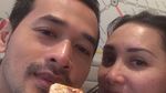 Ini Pose Seru Oka Antara Ketika Menikmati Makanan Bareng Keluarga