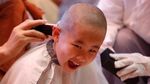 Ekspresi Kocak Biksu Cilik Korsel saat Digunduli