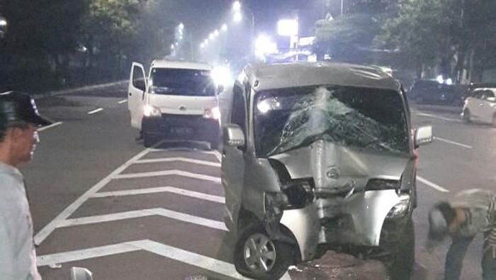 Mobil Hantam Rambu di Flyover Jagakarsa, 1 Orang Tewas