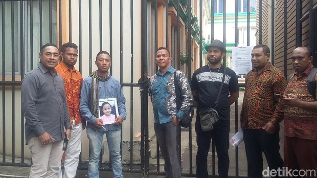 Ayah Grace saat menyambangi KPAI