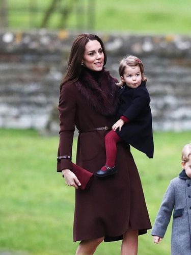 Ini Alasan Kate Middleton Tak Pernah Lepas Coat di Depan Publik