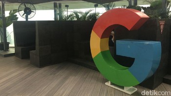 Jika Anda ingin merasakan suasana outdoor, Google Indonesia juga menyediakan fasilitasnya. Meski outdoor, imbauan dilarang merokok tetap ditegakkan oleh perusahaan. (Foto: detikINET/Agus Tri Haryanto)