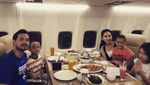 Ini Pose Seru Oka Antara Ketika Menikmati Makanan Bareng Keluarga