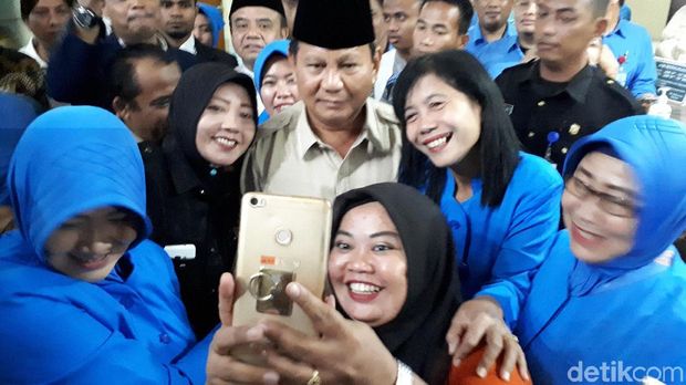 Awali Safari di Jatim, Prabowo Besuk Pengasuh Ponpes Al Ishlah