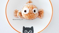 Finding Nemo! Si ikan kecil berwarna oranye yang lucu ini banyak disukai anak-anak. Peace Loving pun membuat nasi kepal dengan bentuk karakter Nemo yang imut. Foto: Instagram peaceloving_pax