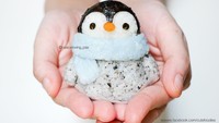 Kok kayak bukan nasi kepal ya? Tapi karya sang dokter cantik ini perlu diapresiasi. Nasi hangat disulap menjadi bentuk penguin yang lucu. Tega nggak untuk memakannya? Foto: Instagram peaceloving_pax