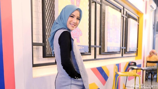 Fokus Hijrah Artis Chacha Frederica