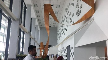 Suasana memasuki kantor Google Indonesia ini sekarang tampak lebih megah dari terdahulunya. Namun, kesan sederhana dan elegan tetap jadi acuan oleh Google agar karyawan dan tamu yang datang tetap nyaman. (Foto: detikINET/Agus Tri Haryanto)