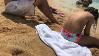 Dejan Lovren juga terlihat sering liburan bersama keluarga (dejanlovren06/Instagram)