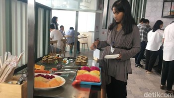 Makanan buah-buahan juga turut disajikan. (Foto: detikINET/Agus Tri Haryanto)