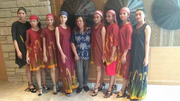 Bupati Cellica Gandeng Desainer Populerkan Batik Karawang