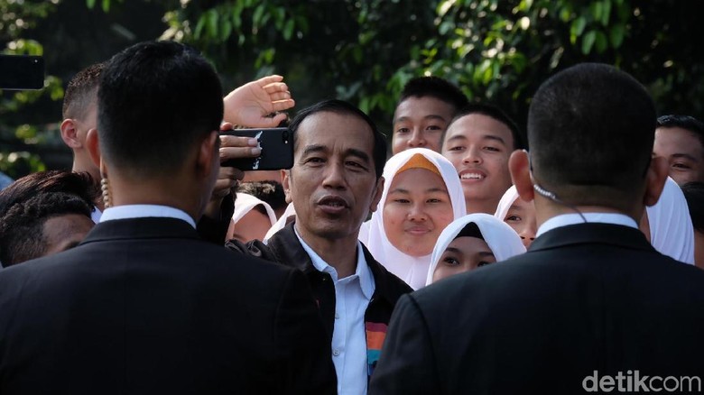 Di Istana Bogor, Jokowi Ajak Siswa OSIS SMA Nge-vlog