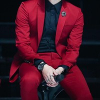 Tak hanya tampan, JB GOT7 juga punya dada lebar yang merupakan buah manis dari rutinitas olahraganya. Dada bidang pemilik nama lengkap Lim Jae Bum pun mencuri atensi saat ia memakai atasan lengan panjang. (Foto: Istimewa)