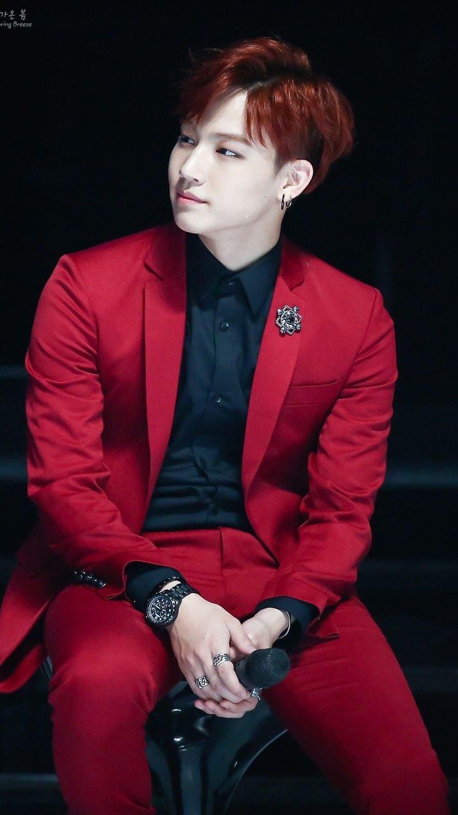 Tak hanya tampan, JB GOT7 juga punya dada lebar yang merupakan buah manis dari rutinitas olahraganya. Dada bidang pemilik nama lengkap Lim Jae Bum pun mencuri atensi saat ia memakai atasan lengan panjang. (Foto: Istimewa)