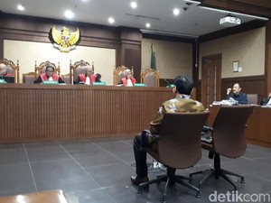 Canda Novanto ke Fredrich: Lihat Kumis Bapak Saja Samar-samar