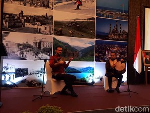 Riuhnya Perayaan Seabad Negara Api Azerbaijan
