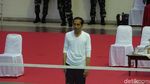 Foto: Sengitnya Duel Bulu Tangkis Jokowi Vs Sultan Brunei