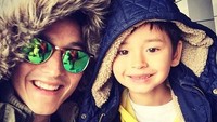 Mike Lewis dan Kenzou menginap di Club Med saat ke Hokkaido (mike_lewis/Instagram)