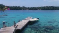 Pulau Weh, Aceh. Pulau Weh adalah pulau di paling ujung barat Indonesia. Inilah pulau dimana terdapat Titik Nol Kilometer Indonesia. Sabang adalah kota utama di pulau ini. Pulau Weh memiliki sejumlah pantai cantik nan menawan seperti misalnya Pantai Iboih. Pesona alam bawah lautnya juga luar biasa. Pulau Weh dan Sabang menjadi tujuan wisatawan yang juga liburan ke Banda Aceh. Foto: Nur Alfi Lail/dTraveler