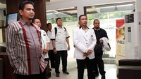 Sakhir Purnomo datang didampingi oleh pengurus DPW PKS DKI Jakarta, Jumat (4/5/2018).
