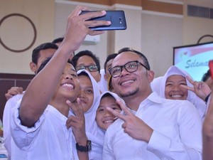 Menaker Nge-vlog Bareng Generasi Milenial Depok