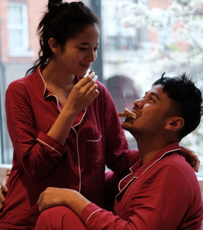 Putri rambut depan udh mulai keriting tuh catok dulu gih! tambah netizen lainnya. Foto: Instagram/@chicco.jerikho