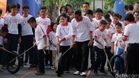 Jokowi main bersama anak-anak di Istana