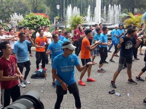 Sandiaga Senam Poco-poco Bareng Finalis Abang-None Jakarta