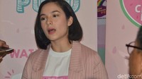 Ia juga akan kesana apabila uang dari penjualan makanan tersebut telah terkumpul. Dan akan membagikan buku-buku untuk anak-anak di Flores. Foto: Ismail/detikHOT
