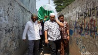 Jenazah Abdul Hakim Garuda Nusantara dibawa ke pemakaman dari rumah duka di perumahan Kemang Pratama Regency, Blok M8, Jalan Kumala I, Kota Bekasi, Jawa Barat, Jumat (4/5/2018).