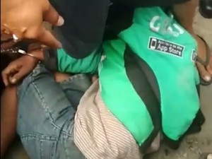 Pakai Jaket Ojol, Maling Motor di Palembang Dihajar Warga