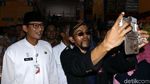 Sandiaga Cek Harga Sembako di Pasar Kramat Jati