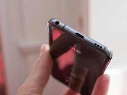Penampakan LG G7 ThinQ, Android Jagoan Mirip iPhone X