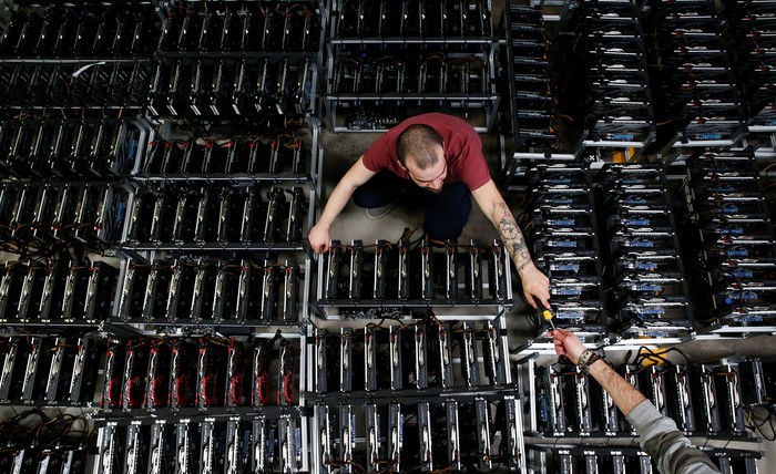 Penambangan Bitcoin. Foto: Reuters Penambangan Bitcoin. Foto: Reuters