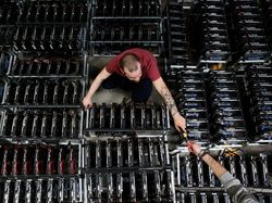 Menengok Mesin Penambang Bitcoin cs Keliling