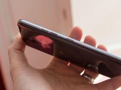 Penampakan LG G7 ThinQ, Android Jagoan Mirip iPhone X