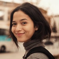 Sering kali tampil dengan rambut yang berantakan, Putri Marino tetap terlihat manis dan cantik dengan wajahnya yang selalu segar. Foto: Instagram/@putrimarino