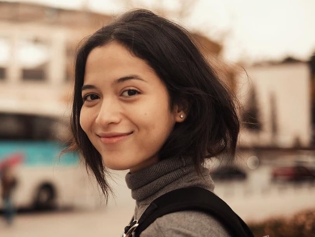 Sering kali tampil dengan rambut yang berantakan, Putri Marino tetap terlihat manis dan cantik dengan wajahnya yang selalu segar. Foto: Instagram/@putrimarino