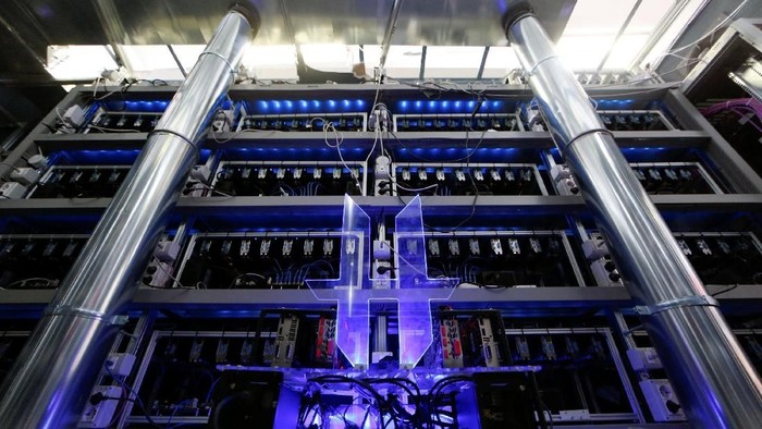 Motherboards are pictured in Bitminer Factory in Florence, Italy, April 6, 2018. Picture taken April 6, 2018. REUTERS/Alessandro Bianchi