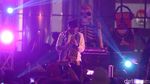 Gaya Saut Situmorang Main Saxophone di Konser Perangi Korupsi
