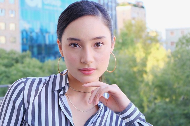 Tatjana Saphira mengawali kariernya sebagai model bintang video klip Bagus Band dalam lagu Pendamping Hatimu. Foto: Instagram/tatjanasaphira
