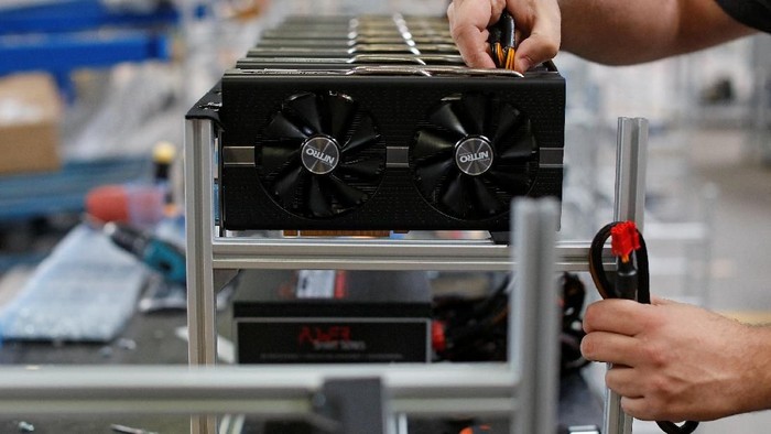 Motherboards are pictured in Bitminer Factory in Florence, Italy, April 6, 2018. Picture taken April 6, 2018. REUTERS/Alessandro Bianchi