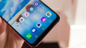 Teknologi tersebut diklaim tetap dapat menampilkan gambar baik meski digunakan di bawah sorot sinar matahari langsung. Sebab teknologi ini punya tingkat kecerahan layar 1.000 nits yang menampilkan spektrum warna 100% DCI-P3.  (Foto: pocket-lint)