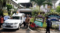 Suasana di rumah duka Abdul Hakim Garuda Nusantara di perumahan Kemang Pratama Regency, Blok M8, Jalan Kumala I, Kota Bekasi, Jawa Barat.