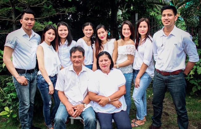 Banyak netizen yang kagum pada Rizalyn karena telah mengingatkannya akan kasih sayang orangtua. Tak hanya berparas cantik, ia juga dianggap menginspirasi. Foto: Facebook