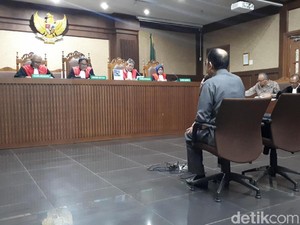 Video Hakim Tegur Nada Bicara Fredrich