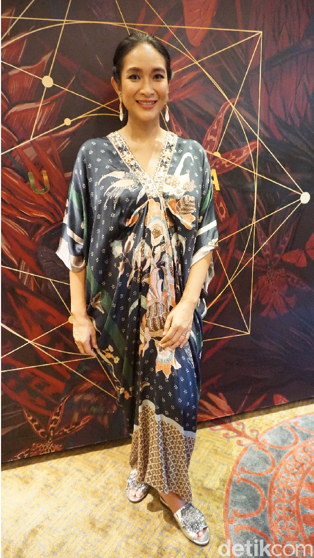 Happy Salma, aktris yang juga pendiri Tulola Jewelry.